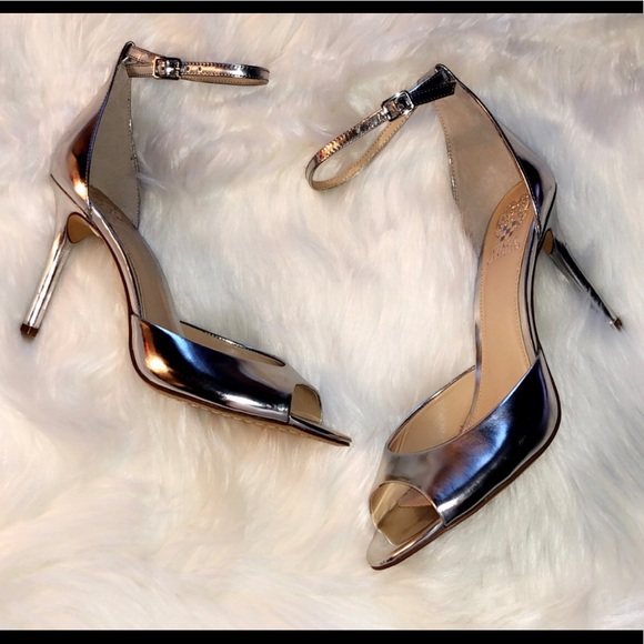🆕VINCE CAMUTO Metallic Silver Leather Heels - Picture 3 of 8